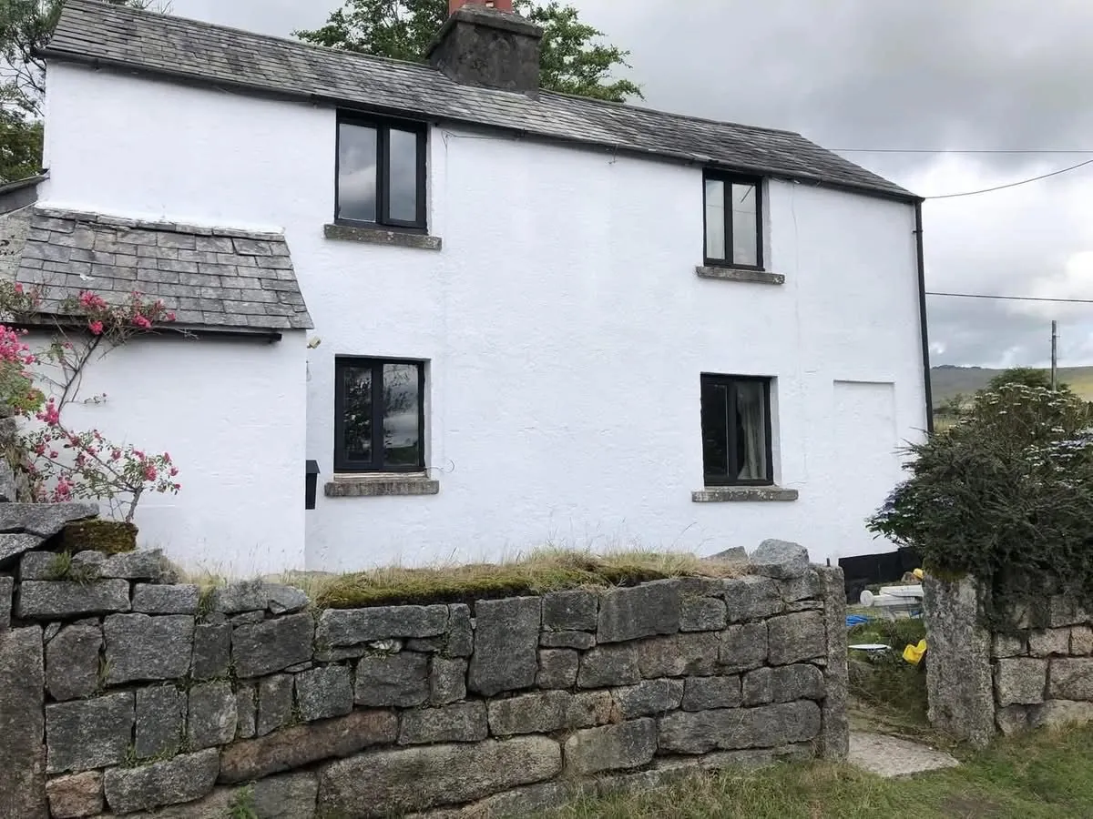 Render repair and exterior repaint of a cottage in Polzeath